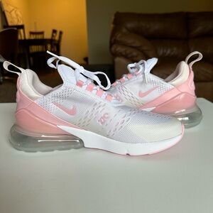 New never worn nike air max 270 women’s size 9